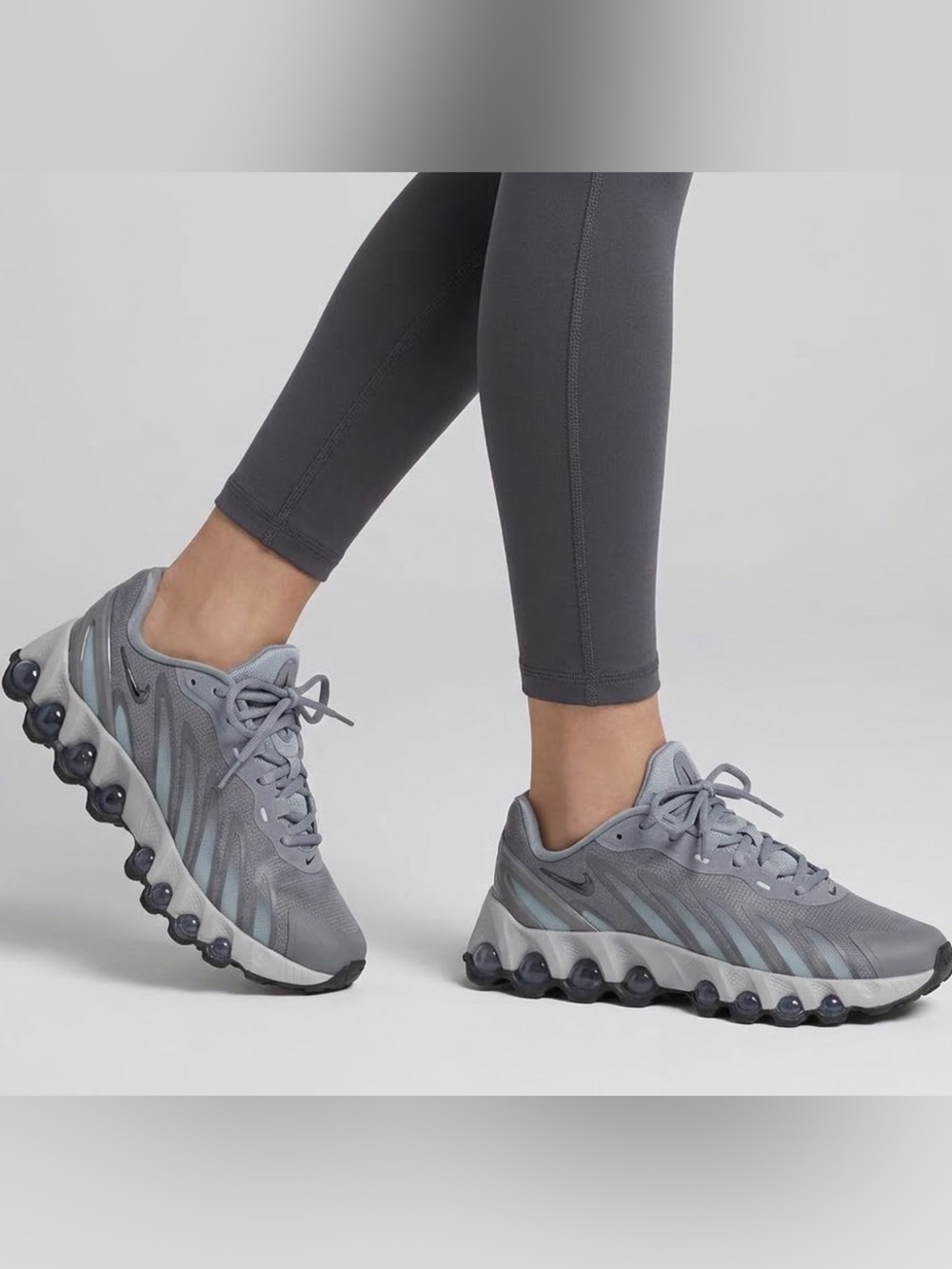 Nike Air Max Women’s 7.5 Gray and blue Athletic Shoes